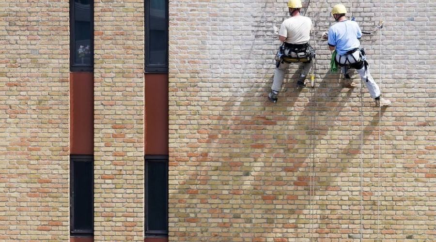 Edilizia acrobatica: caratteristiche e vantaggi del lavoro su fune