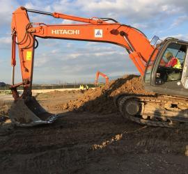 escavatore durante un corso per patentino movimento terra